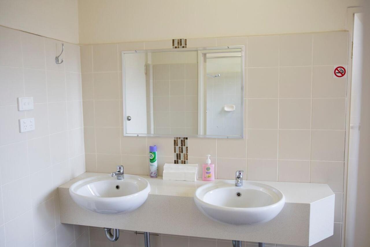Royal Hotel Wyong Kültér fotó
